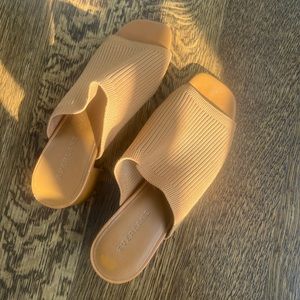 Everlane “The Glove mule” shoe